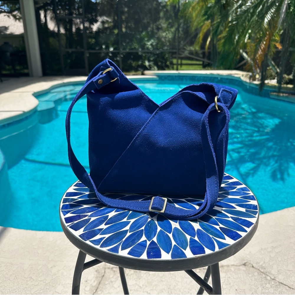 Chic PLG Joni Blue Naomi Shoulder Bag with Vibrant Style